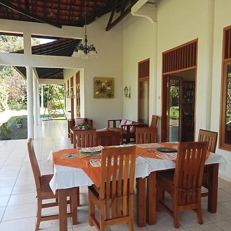 Guesthouse Rumah Senang Kalibaru Exteriör bild