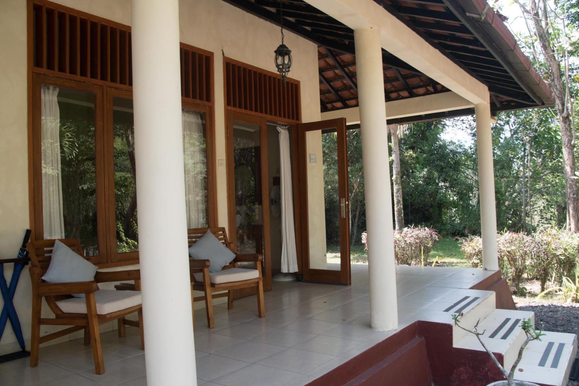 Guesthouse Rumah Senang Kalibaru Exteriör bild