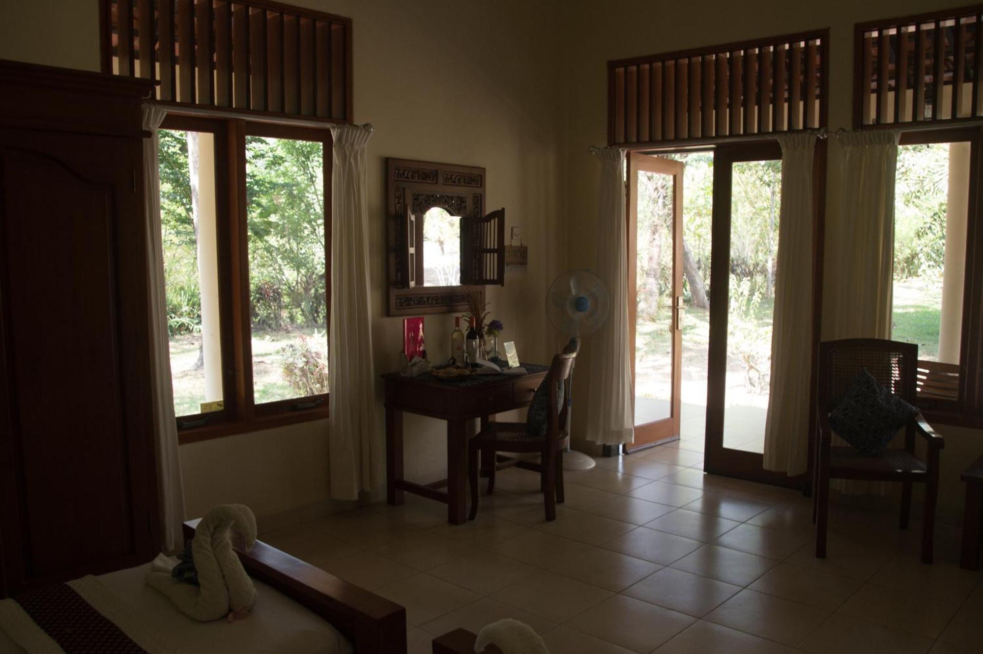 Guesthouse Rumah Senang Kalibaru Exteriör bild