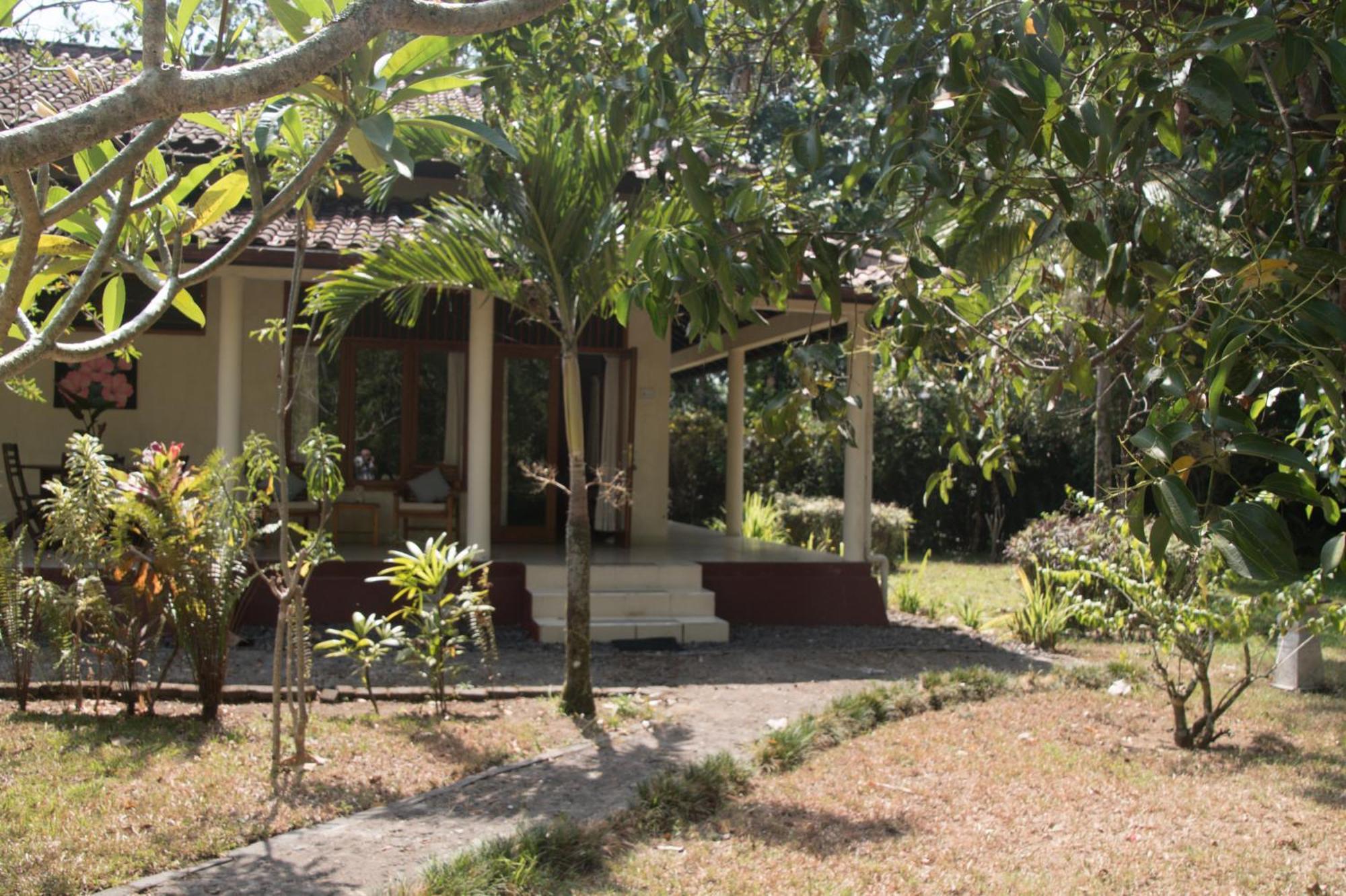 Guesthouse Rumah Senang Kalibaru Exteriör bild