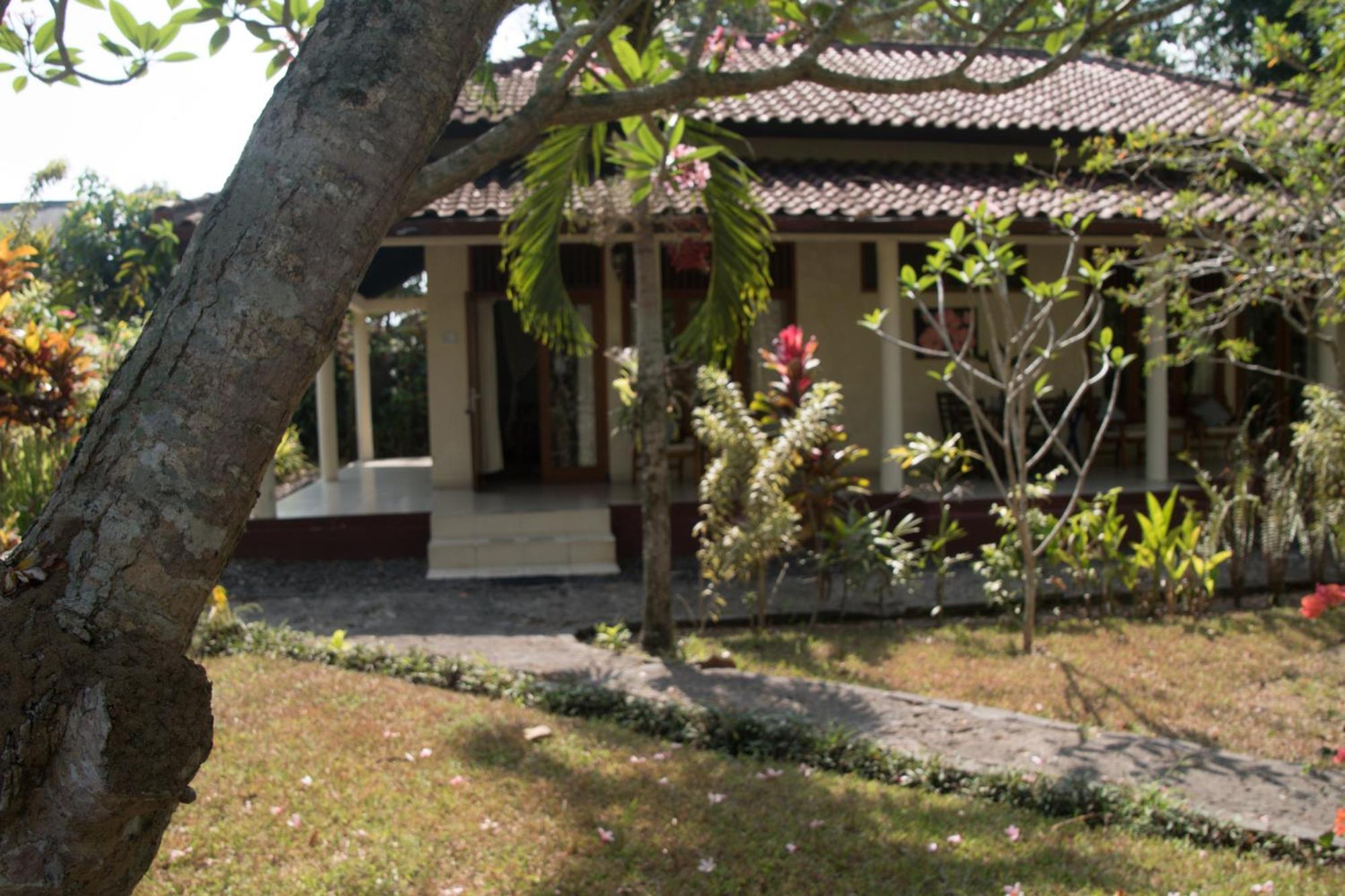 Guesthouse Rumah Senang Kalibaru Exteriör bild