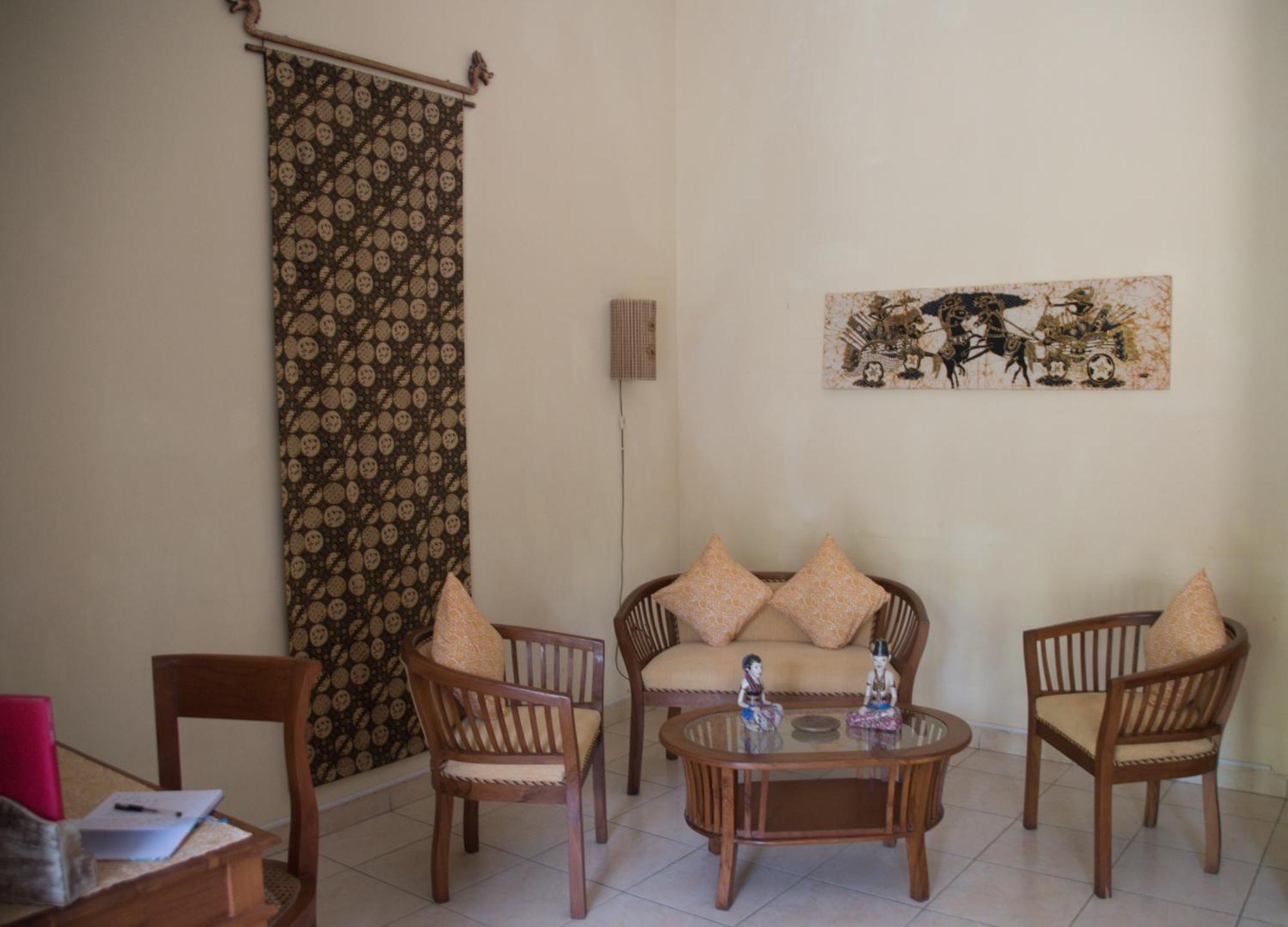 Guesthouse Rumah Senang Kalibaru Exteriör bild