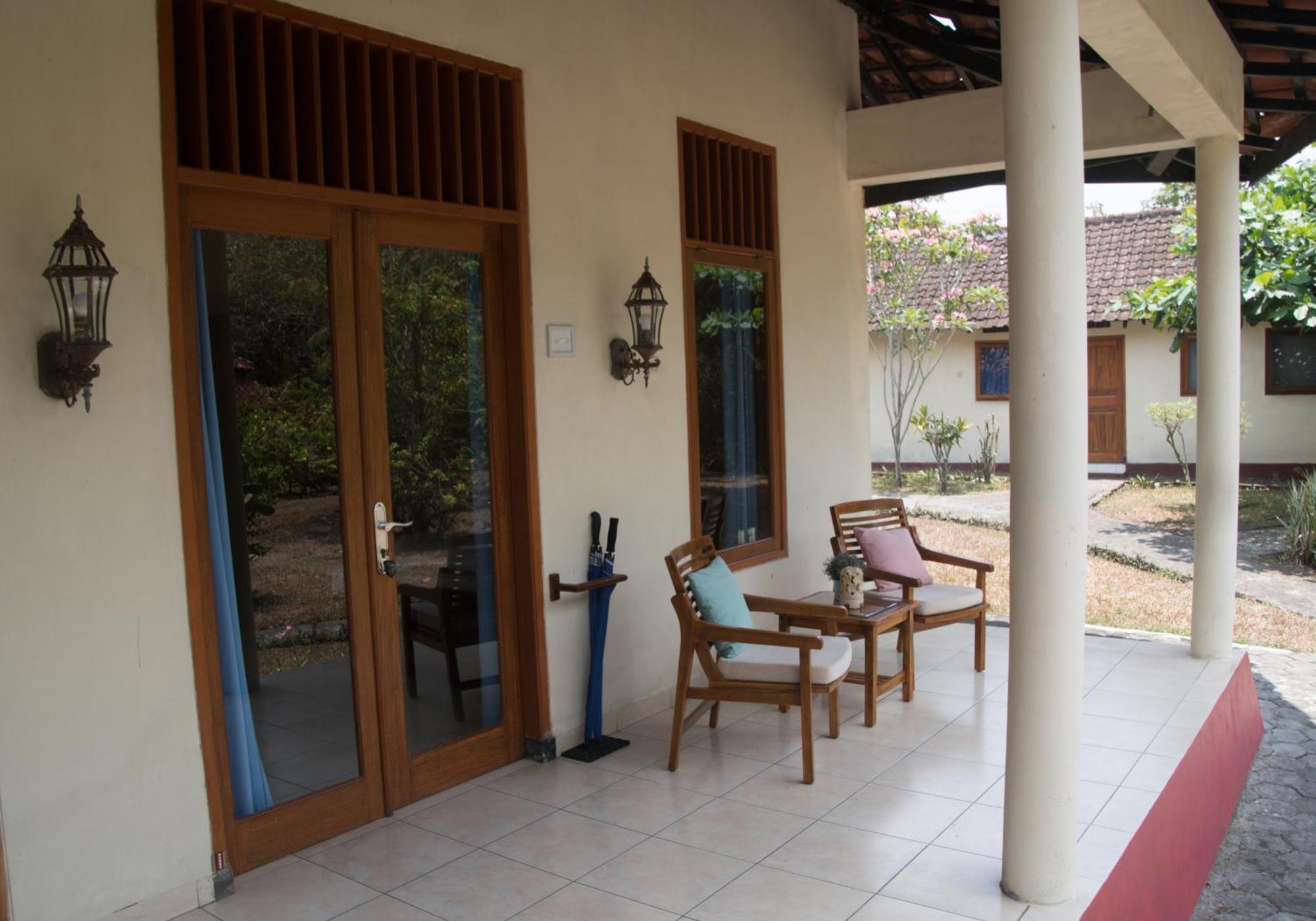 Guesthouse Rumah Senang Kalibaru Exteriör bild