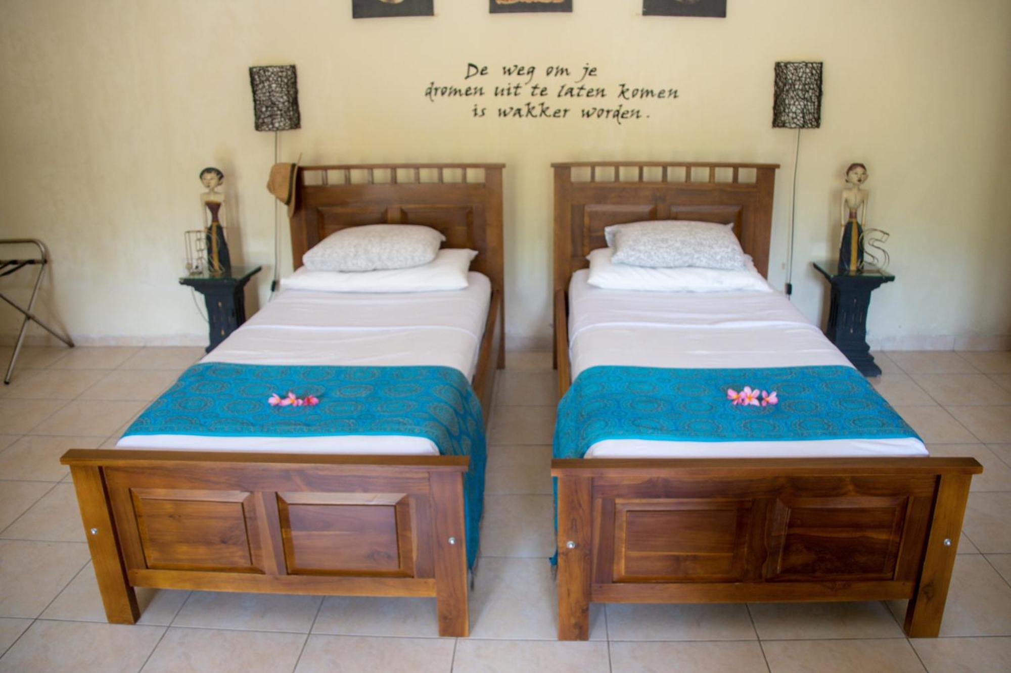 Guesthouse Rumah Senang Kalibaru Exteriör bild