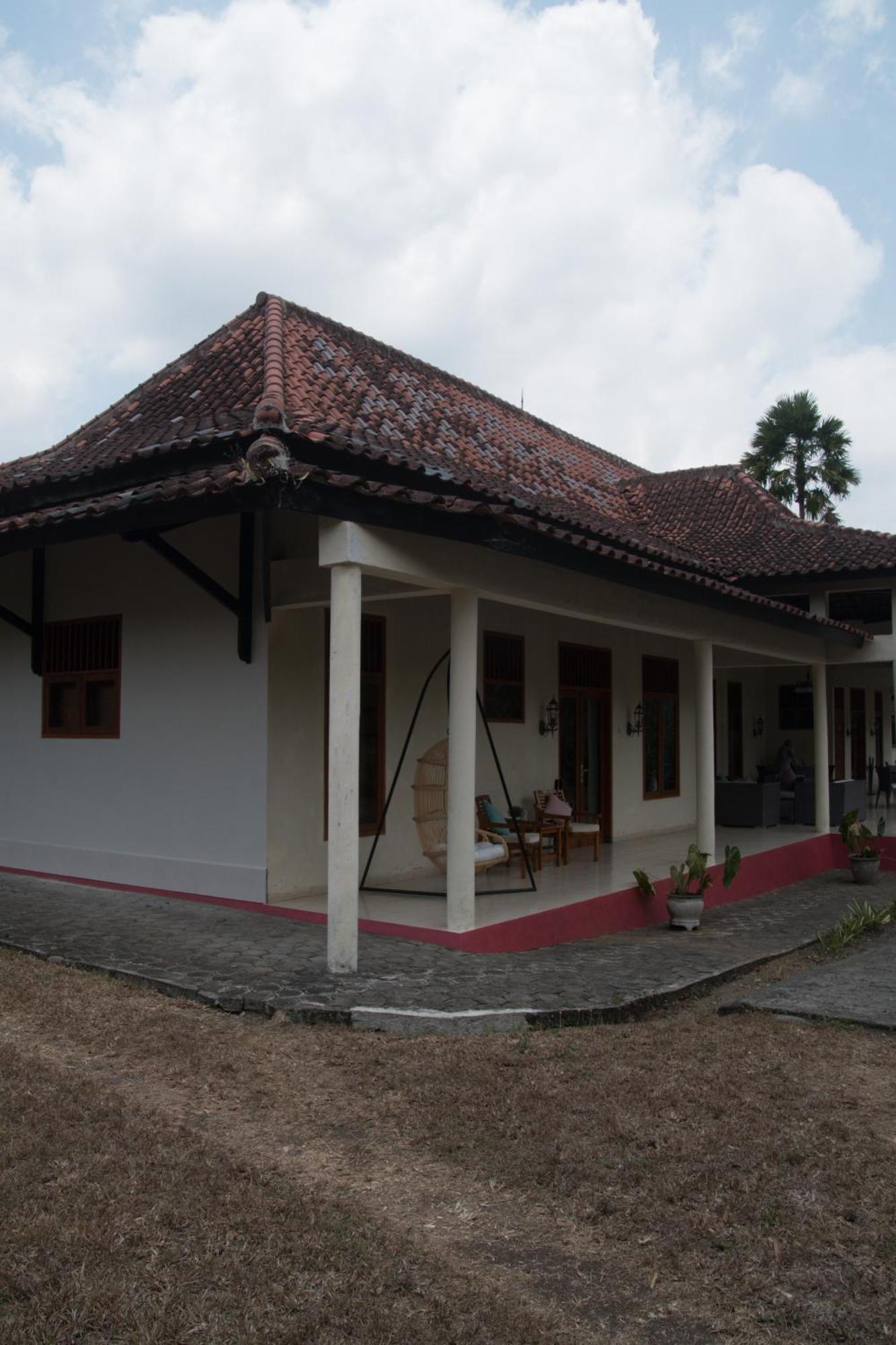 Guesthouse Rumah Senang Kalibaru Exteriör bild