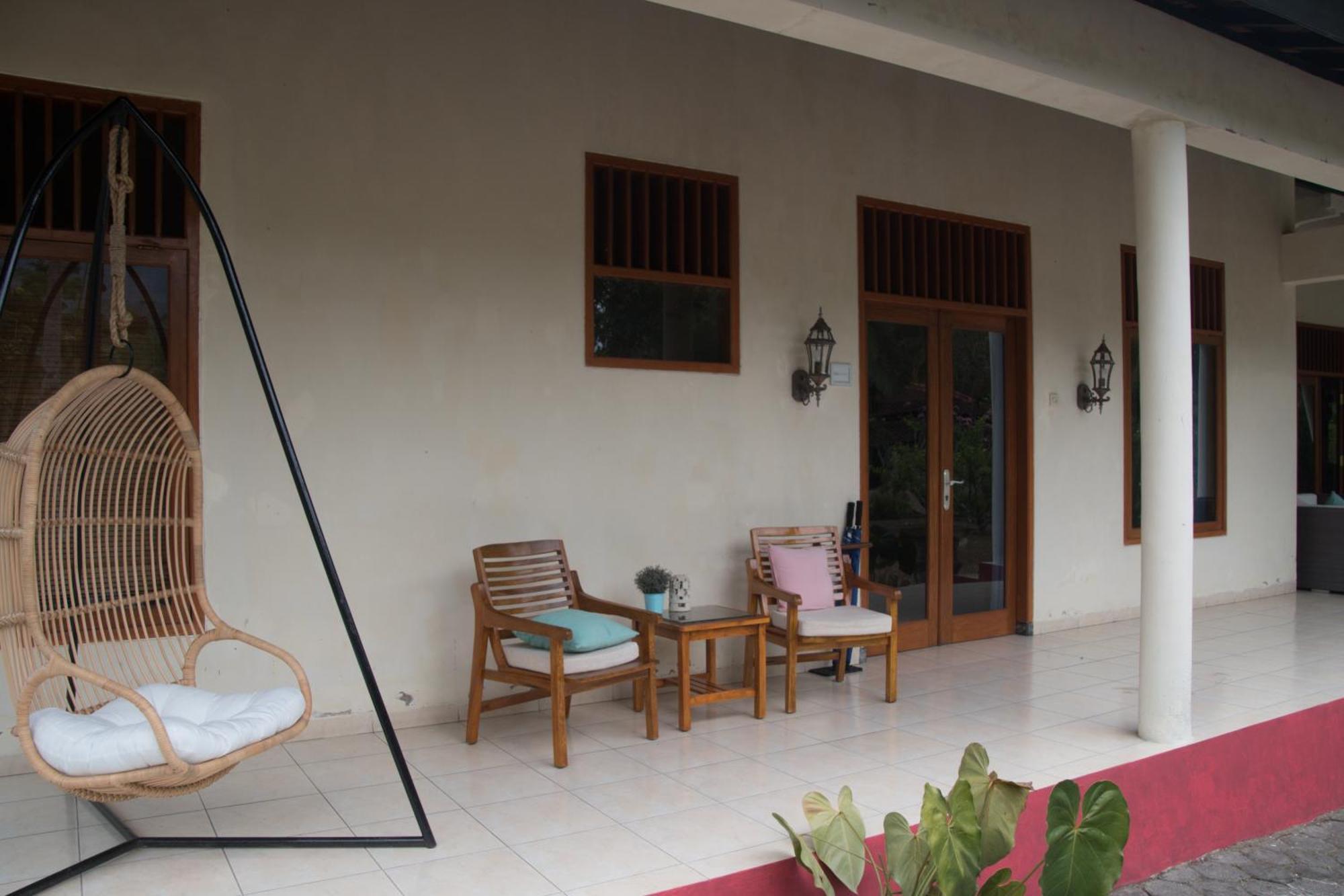 Guesthouse Rumah Senang Kalibaru Exteriör bild