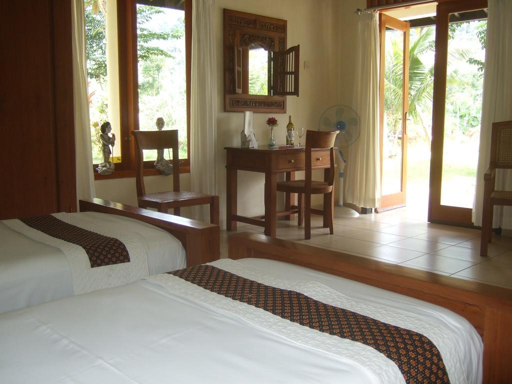 Guesthouse Rumah Senang Kalibaru Exteriör bild