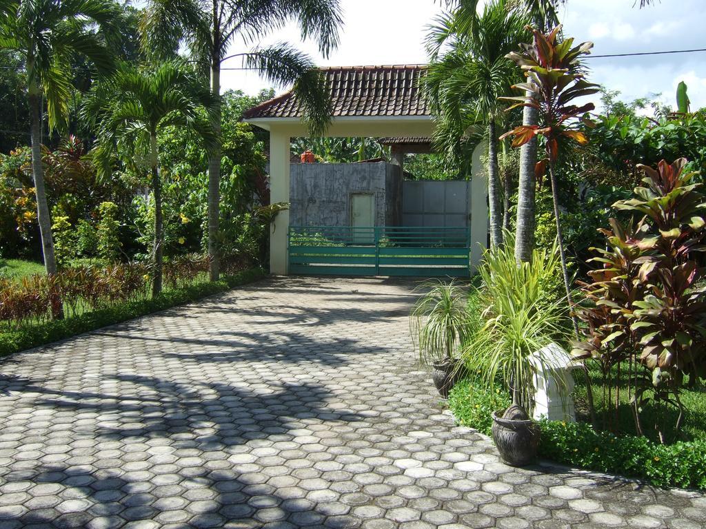 Guesthouse Rumah Senang Kalibaru Exteriör bild