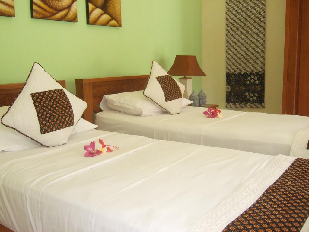 Guesthouse Rumah Senang Kalibaru Exteriör bild