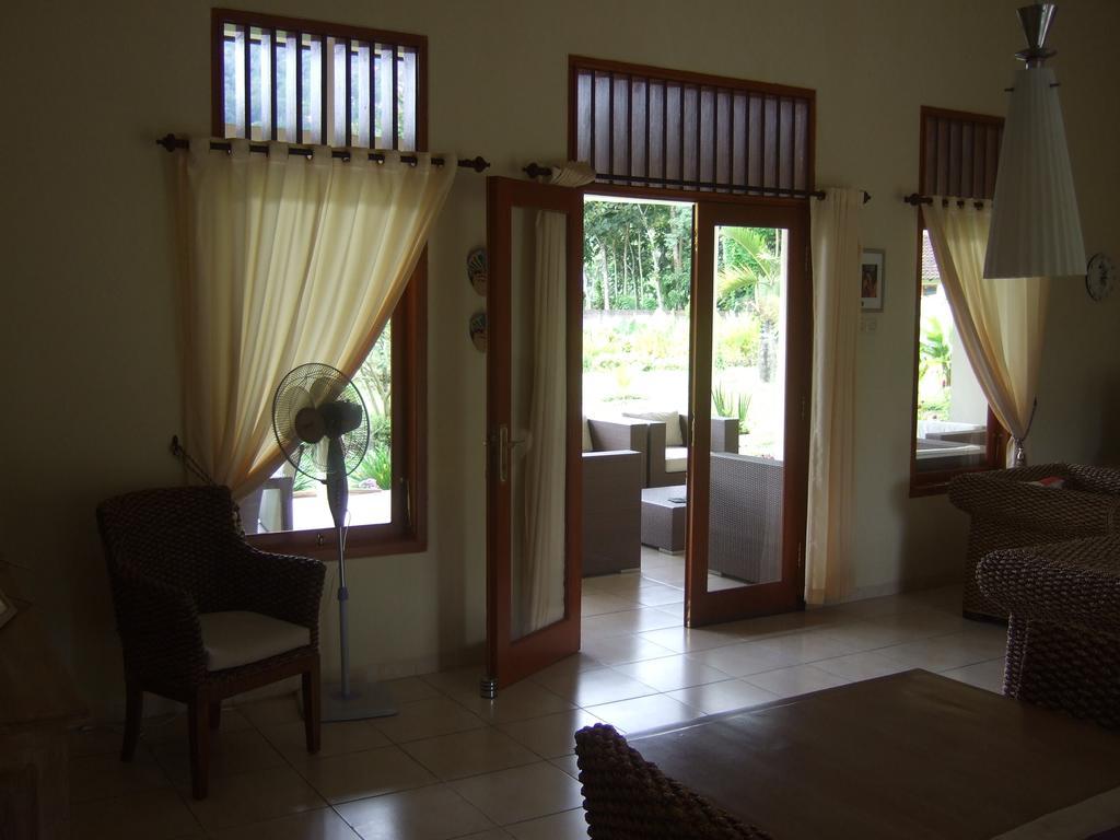 Guesthouse Rumah Senang Kalibaru Exteriör bild