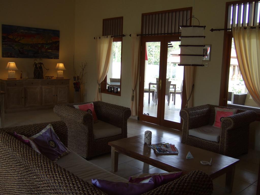 Guesthouse Rumah Senang Kalibaru Exteriör bild