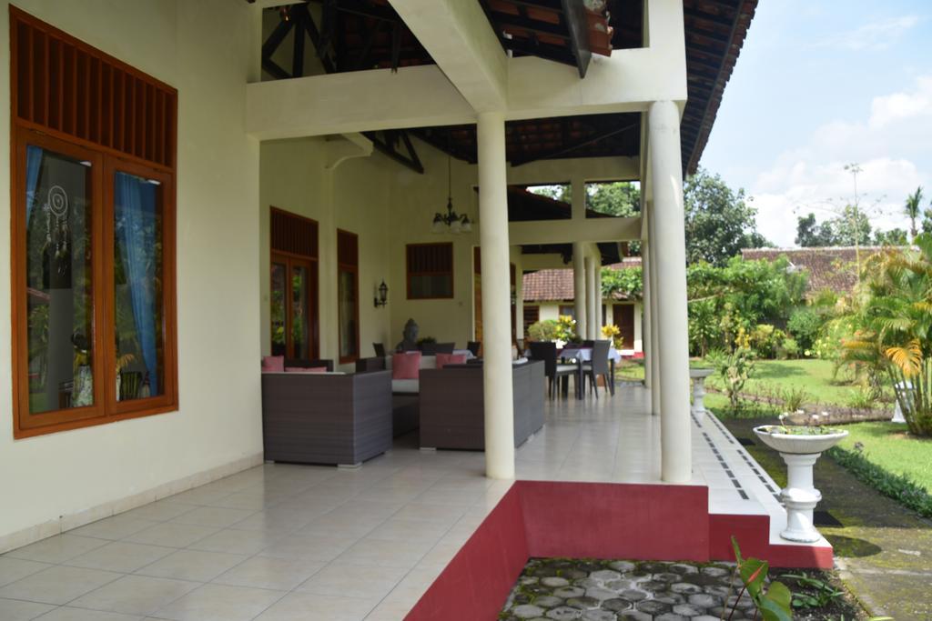 Guesthouse Rumah Senang Kalibaru Exteriör bild
