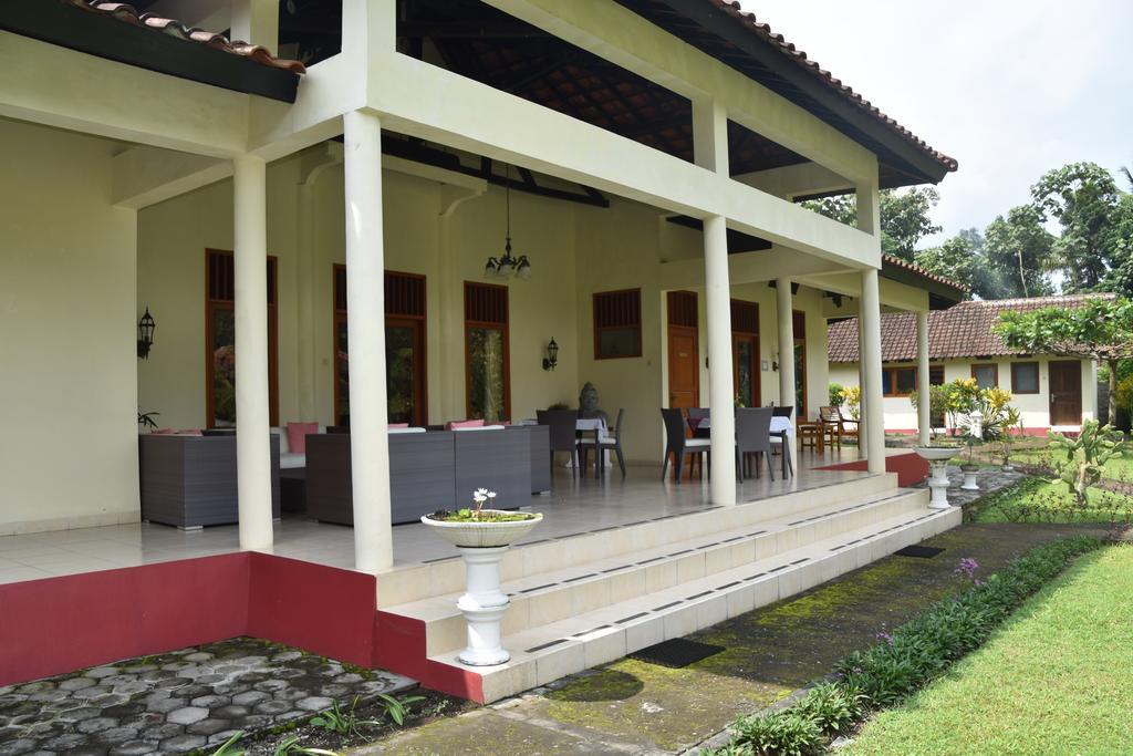 Guesthouse Rumah Senang Kalibaru Exteriör bild