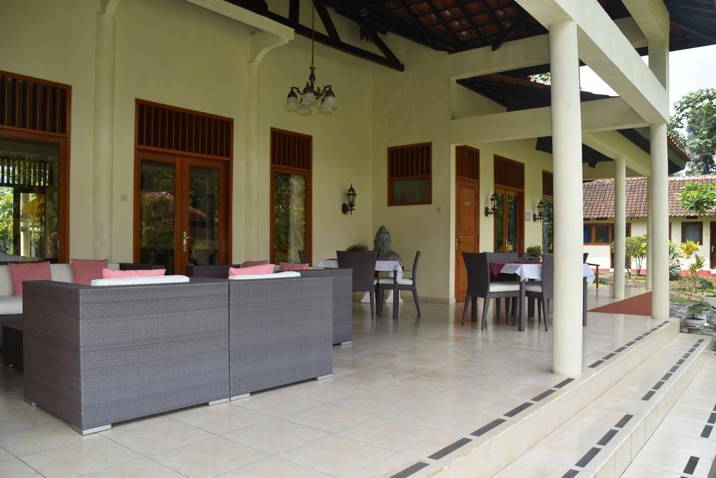 Guesthouse Rumah Senang Kalibaru Exteriör bild