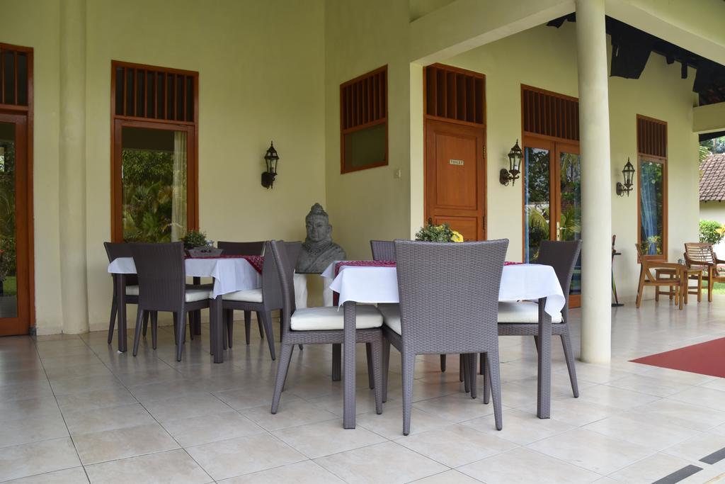 Guesthouse Rumah Senang Kalibaru Exteriör bild