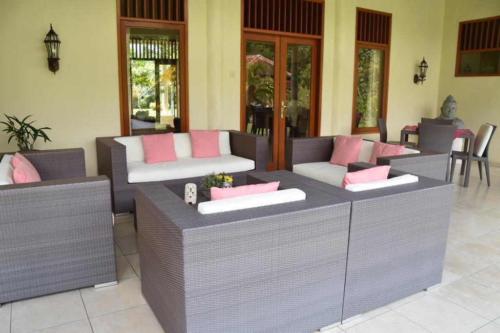 Guesthouse Rumah Senang Kalibaru Exteriör bild